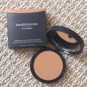 bareMinerals BarePro foundation in Cardamom